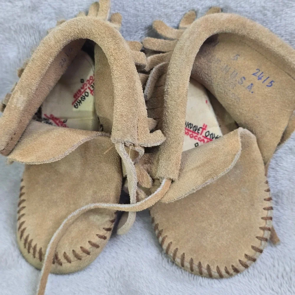 Minnetonka Kids Size 5 Suede Fringe Moccasin Booties‎ Tan Made in USA